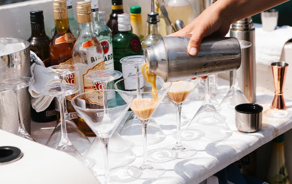 boot met cocktails huren in amsterdam