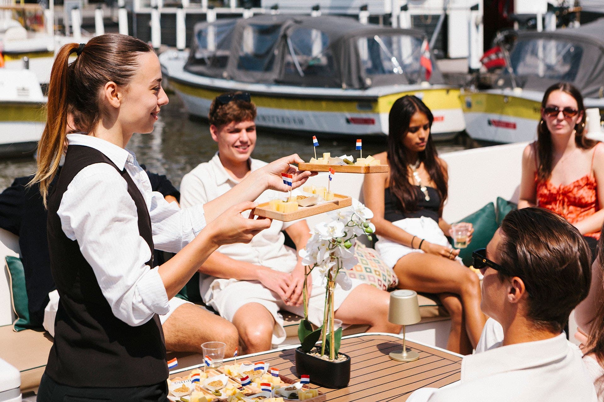 cocktails hapjes boot amsterdam