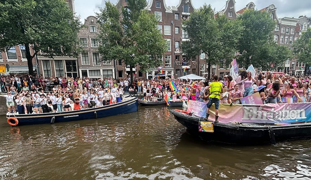 canal parade amsterdam boten