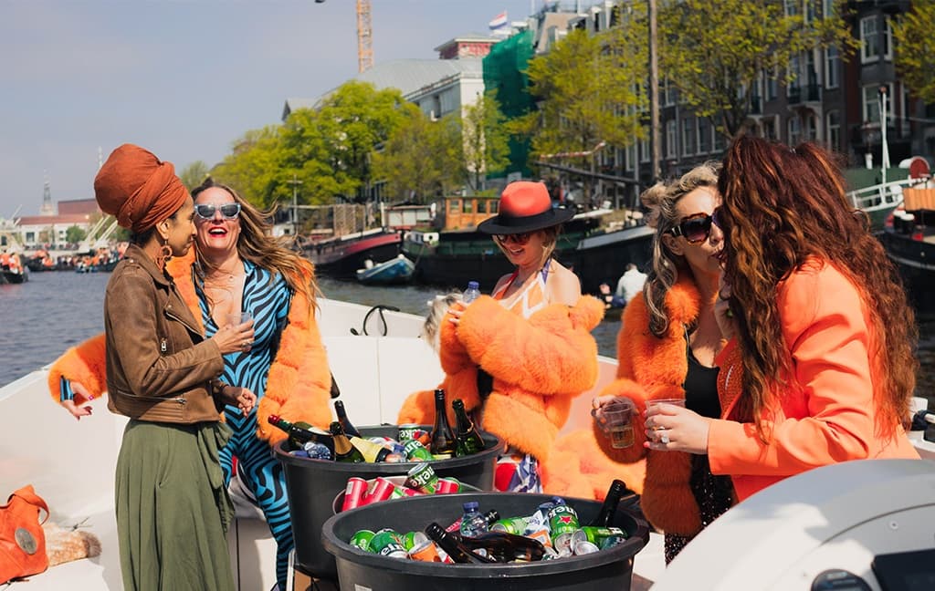Prive boot huren amsterdam koningsdag