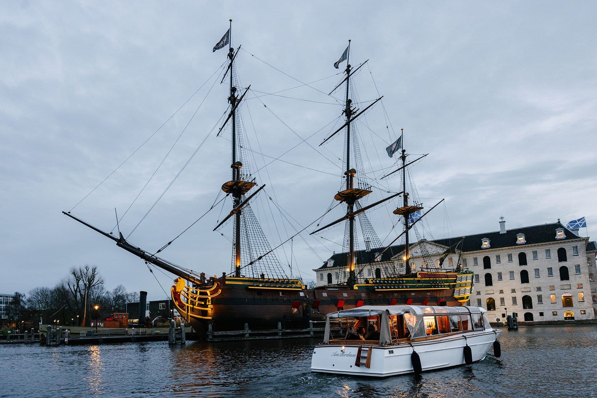 boot voor grote groep huren in amsterdam