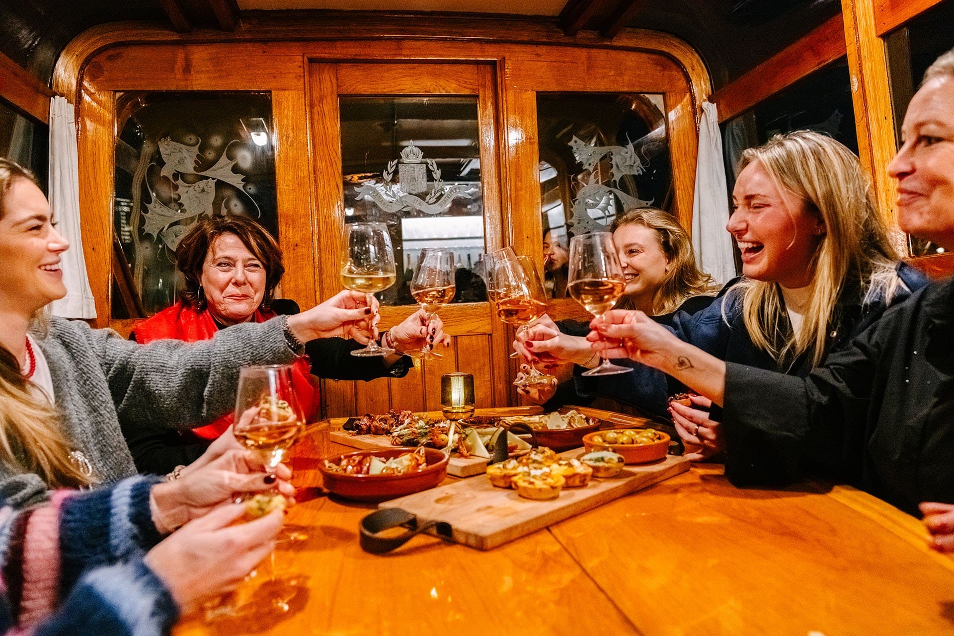 overdekte boot met hapjes amsterdam