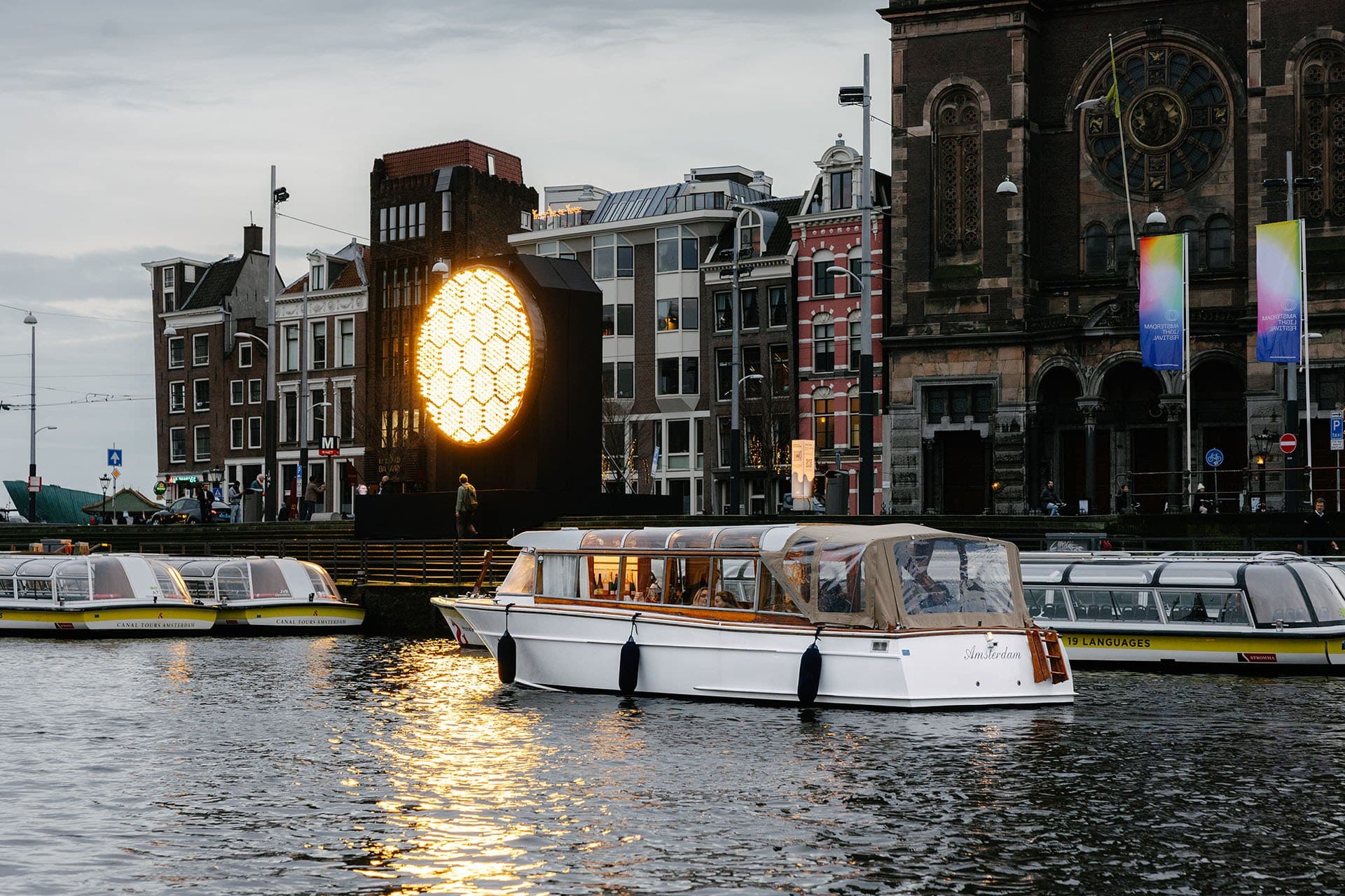 dichte sloep huren in amsterdam