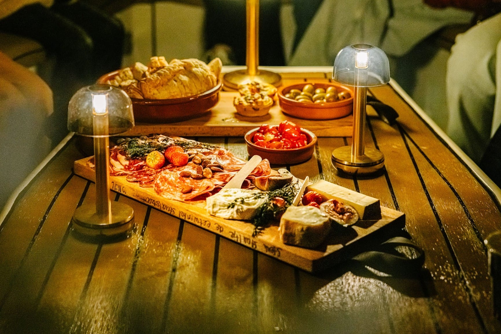 boot huren met tapas in amsterdam